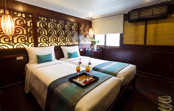 APT Guided Tours & River Cruises Bhaya Classic Deluxe Cabin Twin Beds ©Bhaya Classic & Leyna Achterberg.jpg